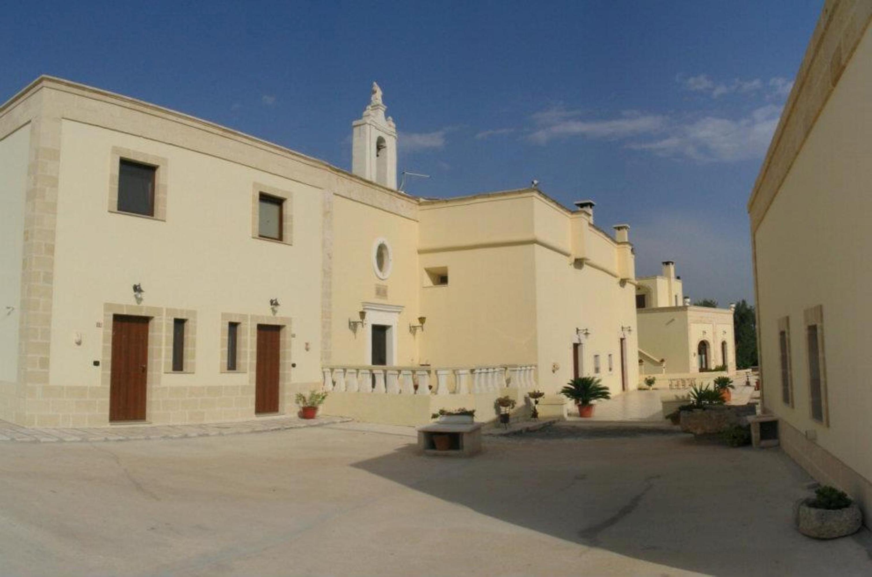 Masseria San Martino Hotel Pezze Di Greco Exterior photo